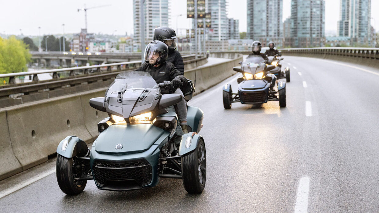 Родстери can-am Spyder 2023